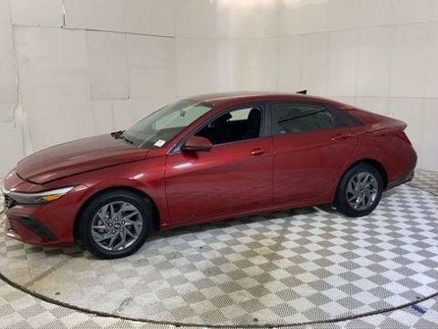 Used 2024 Hyundai Elantra SEL FWD image 8