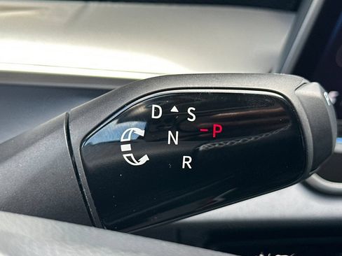New 2026 Volkswagen Tiguan SE FWD image 19