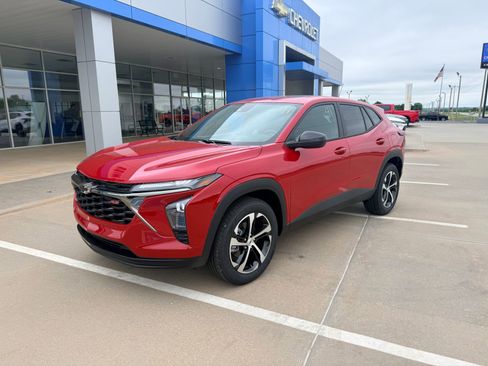 New 2026 Chevrolet Trax RS w/ Sunroof Package FWD image 2