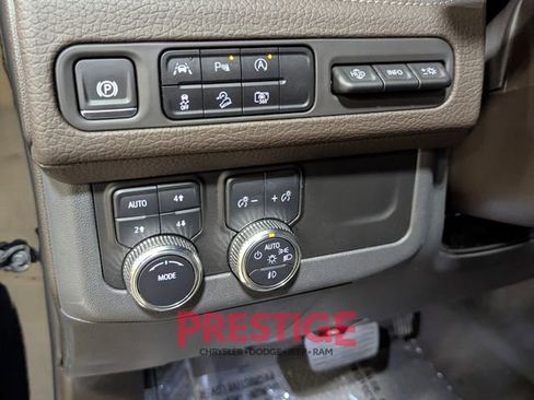 Used 2024 GMC Yukon Denali image 16