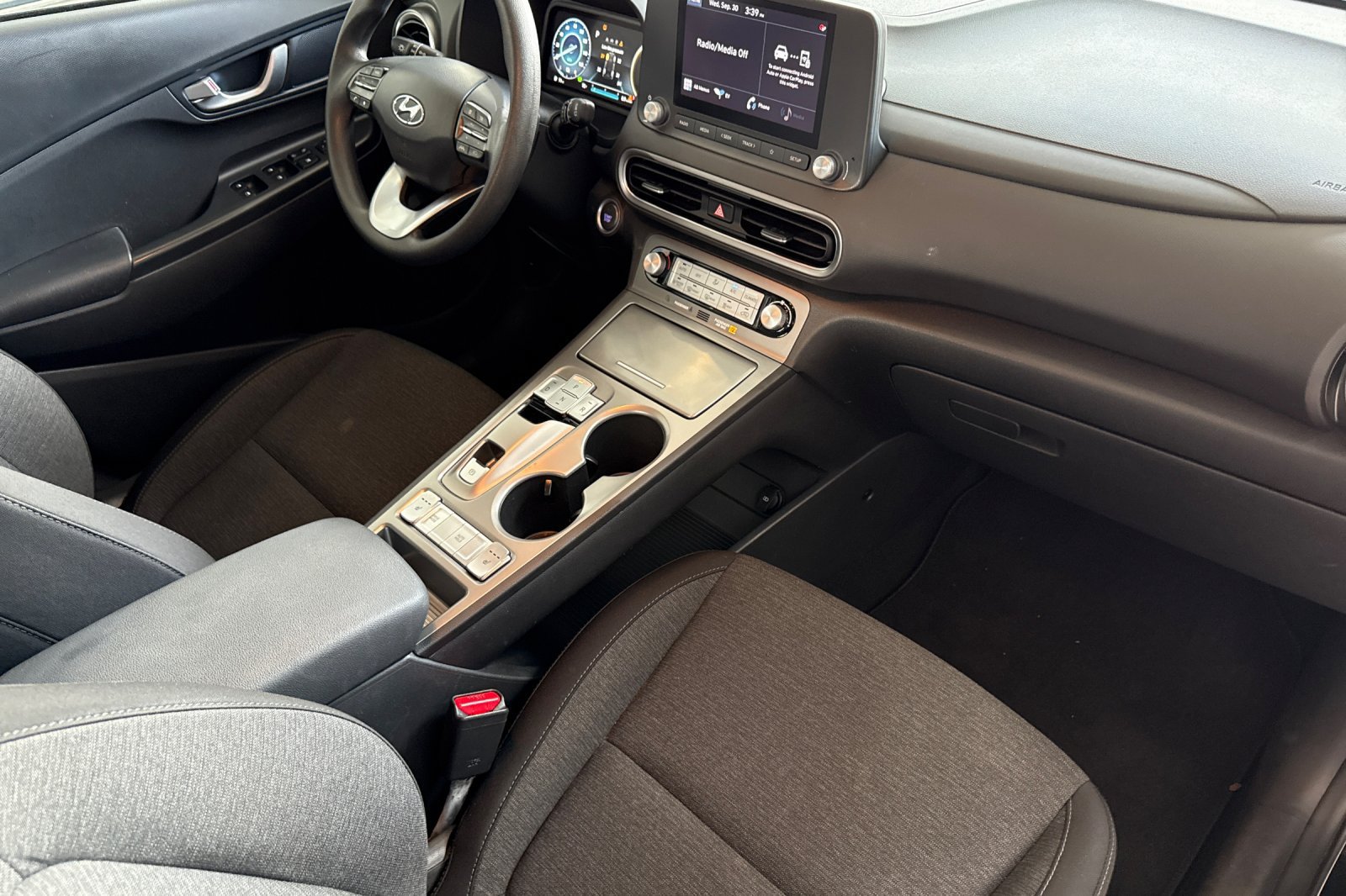 Used 2023 Hyundai Kona SE w/ Cargo Package FWD image 16