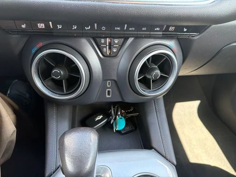 Used 2020 Chevrolet Blazer LT FWD image 16