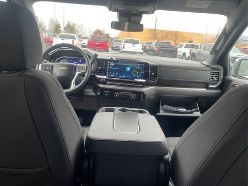 Used 2023 Chevrolet Silverado 1500 LT AWD/4WD image 18