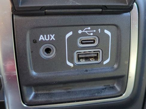 Used 2025 Jeep Wrangler Unlimited Sahara w/ Safety Group AWD/4WD image 24