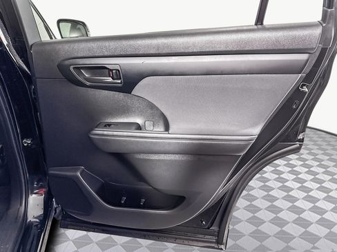 Used 2023 Toyota Highlander LE image 28
