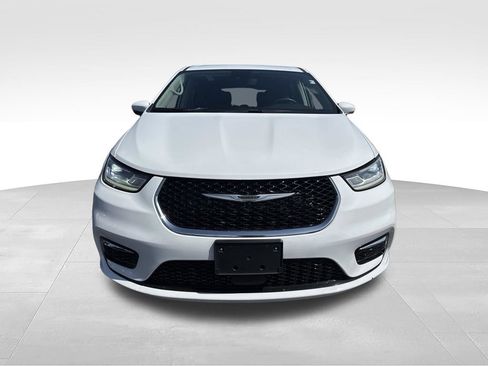 Certified 2023 Chrysler Pacifica Touring-L FWD image 9