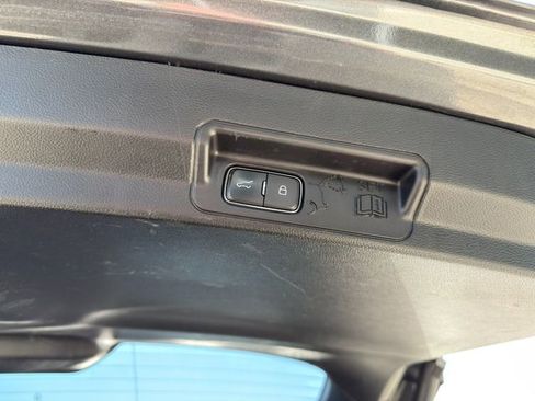 Used 2020 Ford Explorer Platinum w/ Premium Technology Package image 56