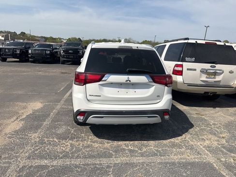 Used 2020 Mitsubishi Outlander AWD image 11