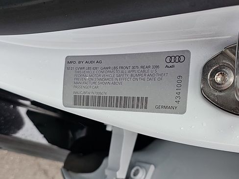 Used 2022 Audi e-tron GT Premium Plus w/ Performance Package image 39