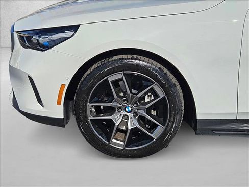 Used 2026 BMW i5 eDrive40 w/ Premium Package image 24