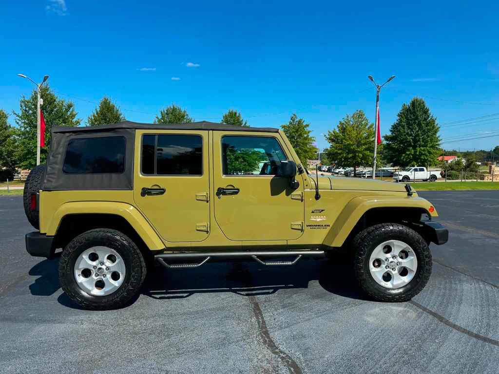 Used 2013 Jeep Wrangler Unlimited Sahara w/ Connectivity Group AWD/4WD image 4