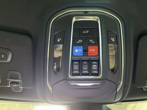 Certified 2024 Jeep Grand Cherokee Limited w/ Luxury Tech Group II image 24