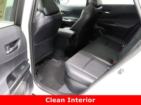 Used 2024 Toyota Venza LE image 31