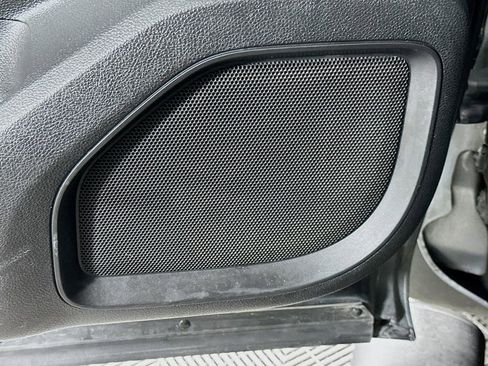 Used 2019 Nissan Titan SV w/ SV Convenience Package AWD/4WD image 19