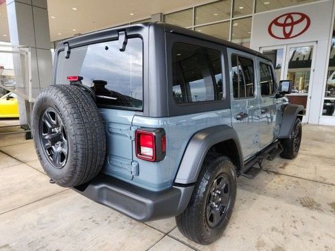 Used 2025 Jeep Wrangler Sport image 5