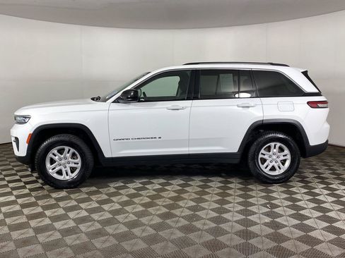 Used 2023 Jeep Grand Cherokee Laredo w/ Luxury Tech Group I AWD/4WD image 35