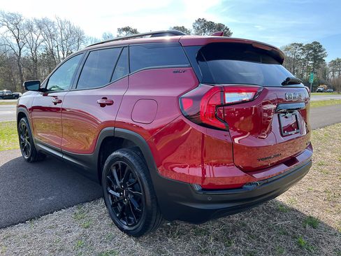 Used 2023 GMC Terrain SLT w/ Tech Package AWD/4WD image 3