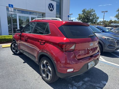 Used 2023 Hyundai Venue Limited image 4