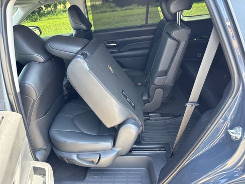 Used 2025 Toyota Grand Highlander AWD image 14