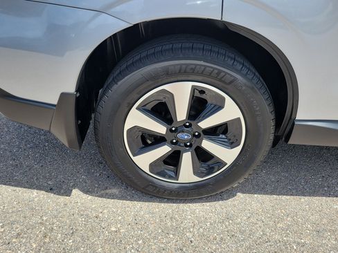 Used 2018 Subaru Forester 2.5i Premium w/ All-Weather Package AWD/4WD image 11