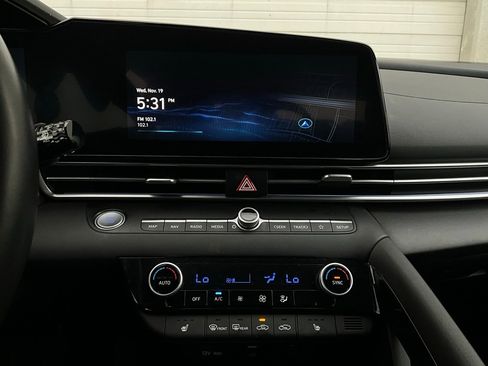 Used 2025 Hyundai Elantra SEL image 26