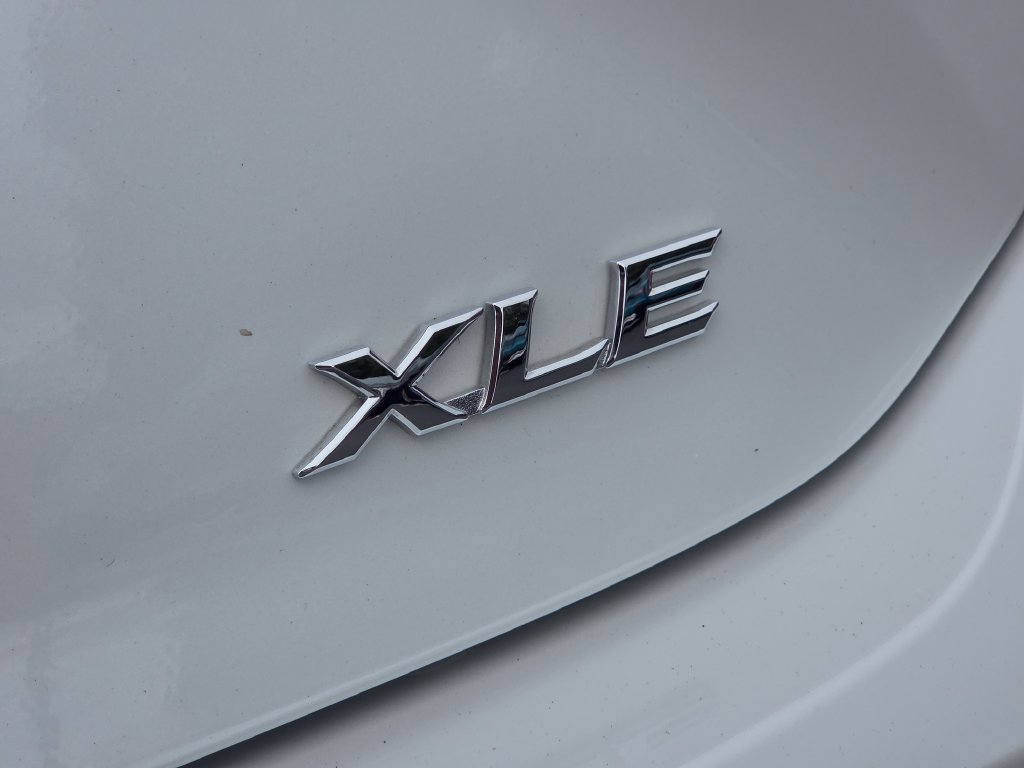 Used 2025 Toyota Camry XLE AWD/4WD image 19