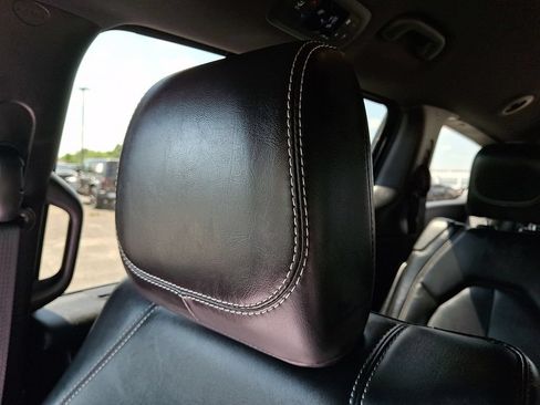 Used 2025 Chrysler Pacifica Select FWD image 18