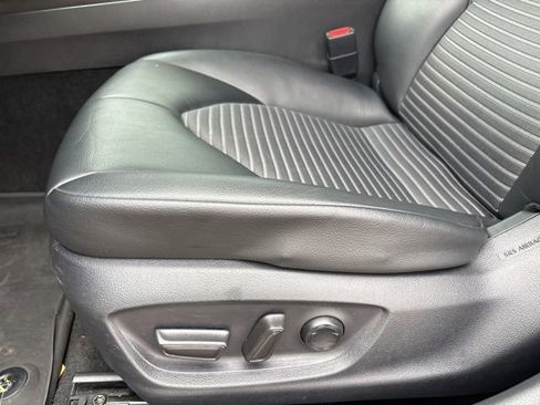 Used 2023 Toyota Camry SE image 10