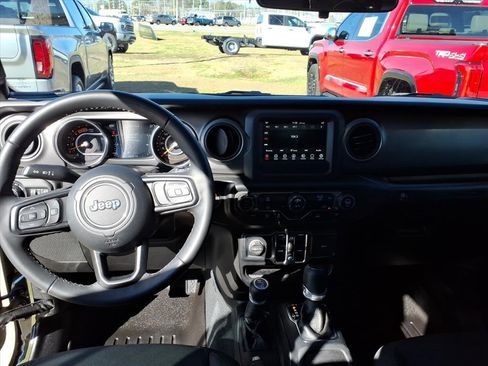 Used 2022 Jeep Wrangler Unlimited Sport image 19