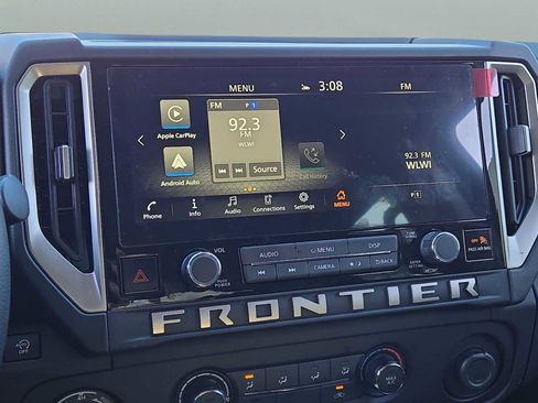 Used 2025 Nissan Frontier SV image 25