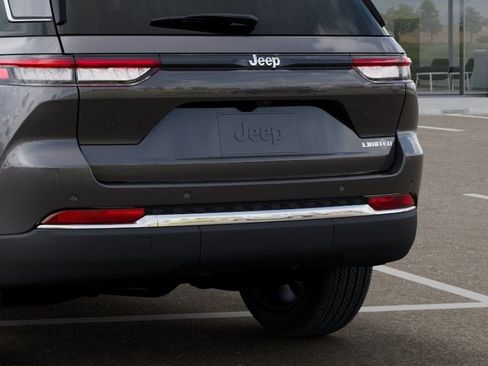New 2026 Jeep Grand Cherokee Limited w/ Luxury Tech Group II RWD image 13
