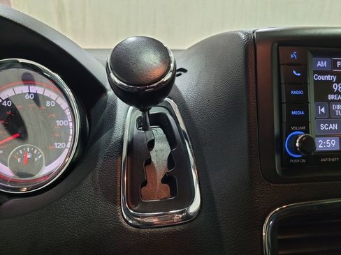 Used 2018 Dodge Grand Caravan SXT image 29