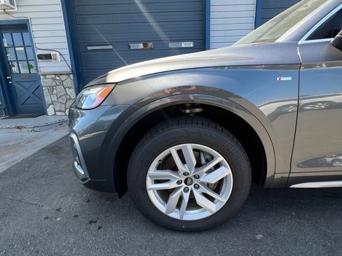 Used 2022 Audi Q5 2.0T Premium w/ Convenience Package image 2