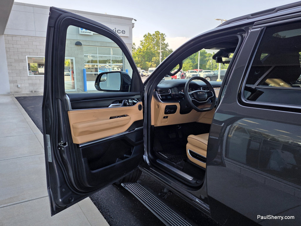 Used 2026 Jeep Grand Wagoneer Summit AWD/4WD image 24