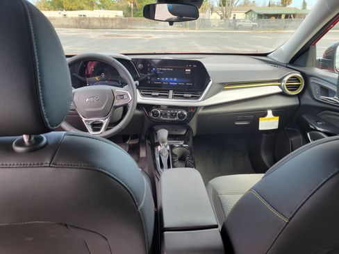 New 2026 Chevrolet Trax LT w/ Driver Confidence Package FWD image 12