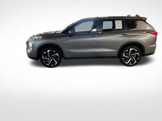 Used 2024 Mitsubishi Outlander SE video 2