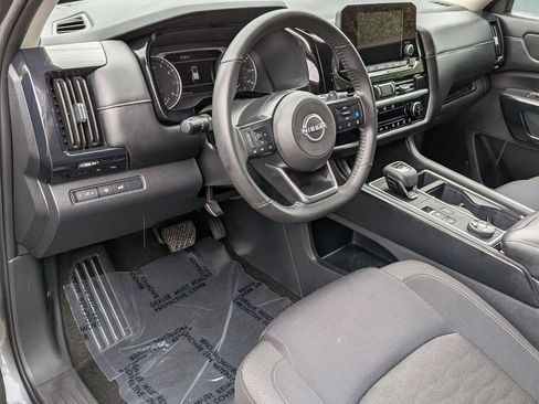 Used 2025 Nissan Pathfinder SV AWD/4WD image 20