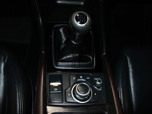 Used 2018 MAZDA MAZDA3 Touring image 10