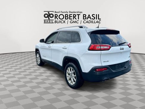 Used 2017 Jeep Cherokee Latitude w/ Cold Weather Group AWD/4WD image 6
