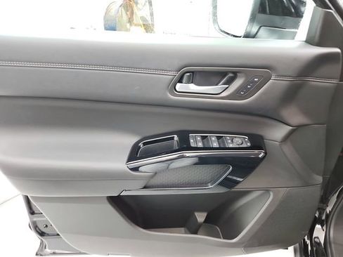 New 2026 Nissan Pathfinder Platinum image 33