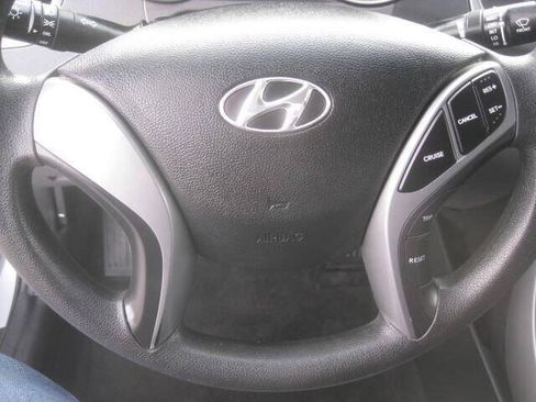 Used 2016 Hyundai Elantra SE FWD image 15