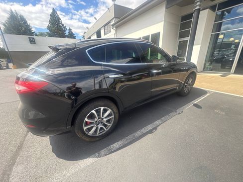 Used 2020 Maserati Levante GranLusso AWD/4WD image 8