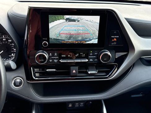 Certified 2025 Toyota Highlander LE image 29