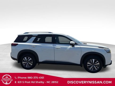 Certified 2024 Nissan Pathfinder SL FWD image 5