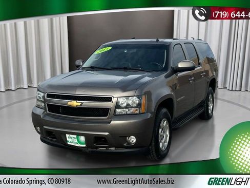 Used 2013 Chevrolet Suburban LT image 1