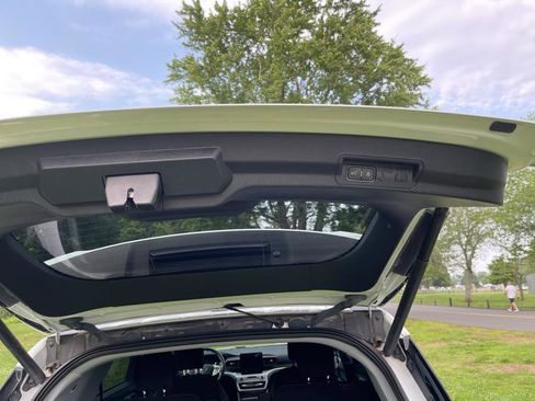 Used 2022 Ford Explorer XLT image 23