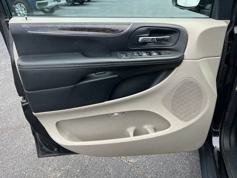Used 2016 Chrysler Town & Country Touring FWD image 23