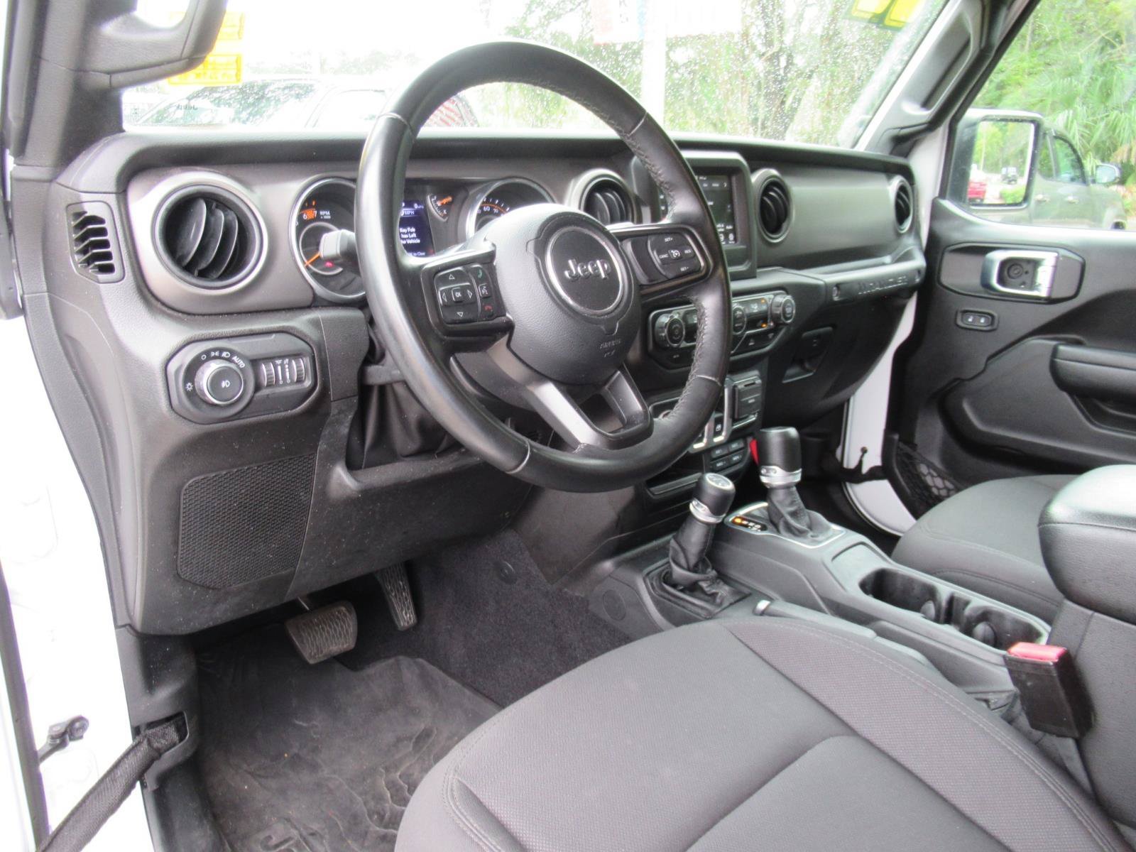 Used 2022 Jeep Wrangler Sport AWD/4WD image 16