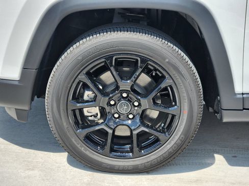 New 2026 Jeep Compass Latitude AWD/4WD image 11