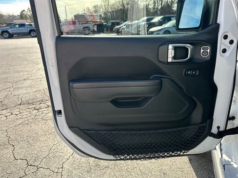Used 2020 Jeep Gladiator Rubicon image 11